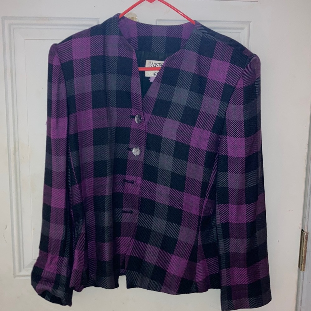 I’m selling a size 14 Blazer Purple and black suit with padding pads.